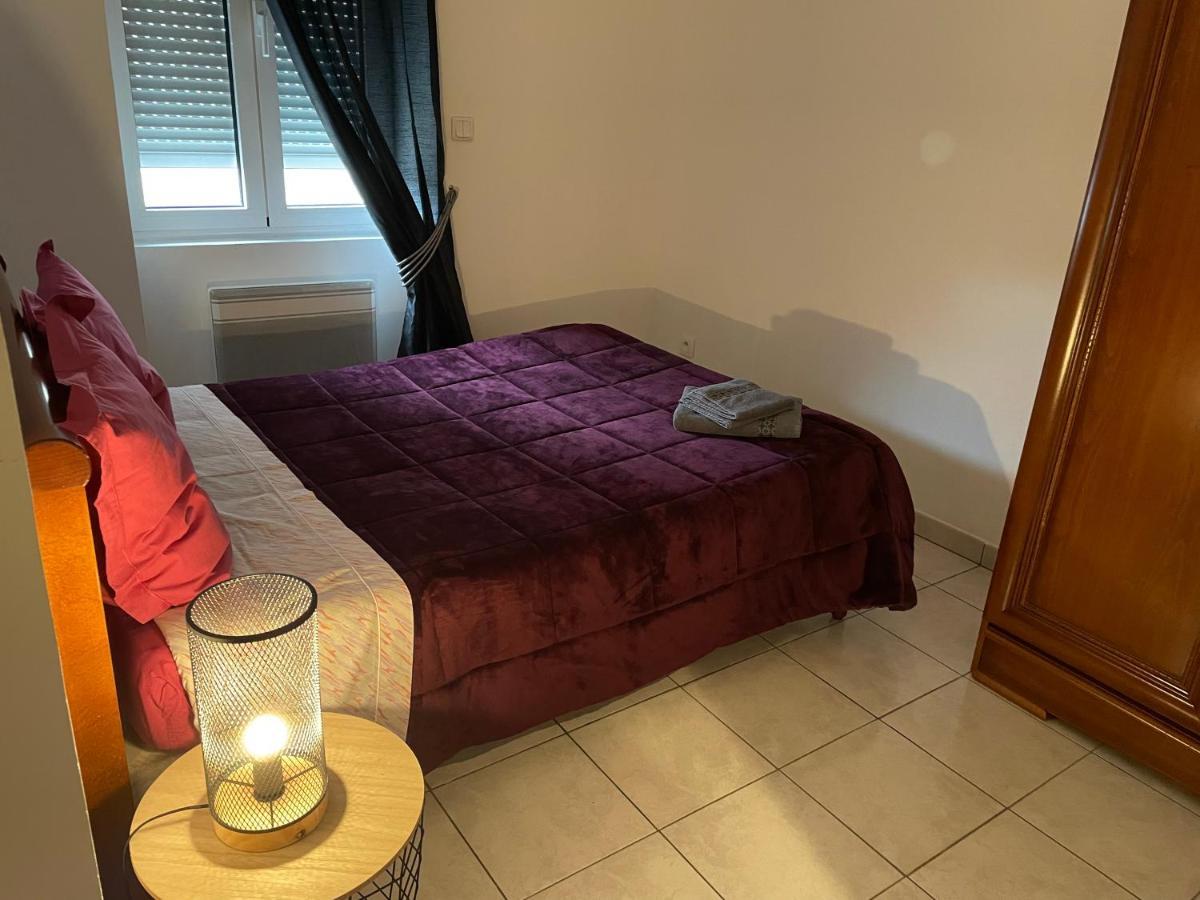 Chez Nous -Parking Gratuit Et Wifi A Vierzon Apartman Kültér fotó
