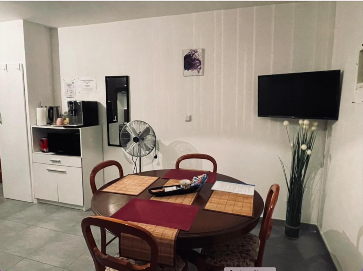 Chez Nous -Parking Gratuit Et Wifi A Vierzon Apartman Kültér fotó